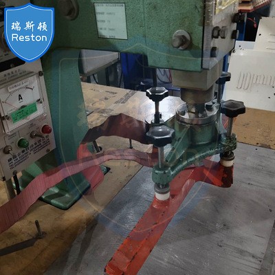 厂家供应台湾高周波热合机 雨衣热压加工高周波机图3