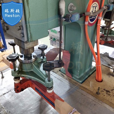 厂家供应台湾高周波热合机 雨衣热压加工高周波机图4