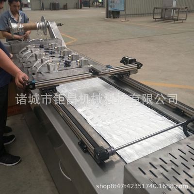 凤爪连续拉伸膜真空包装机 乡巴佬鸡蛋全自动真空包装机 钜昌机械图4