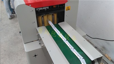 来电视频观看南京一次性筷子包装机厂家价格餐具四件套包装设备图4