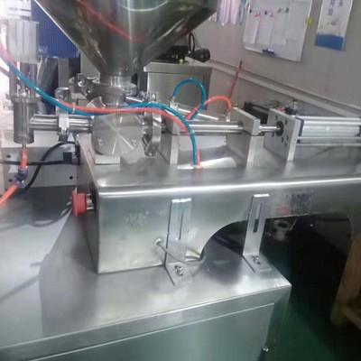 洗衣液洗发水包装机 液体袋装牛奶饮料自动定量灌装机冰袋包装机图3