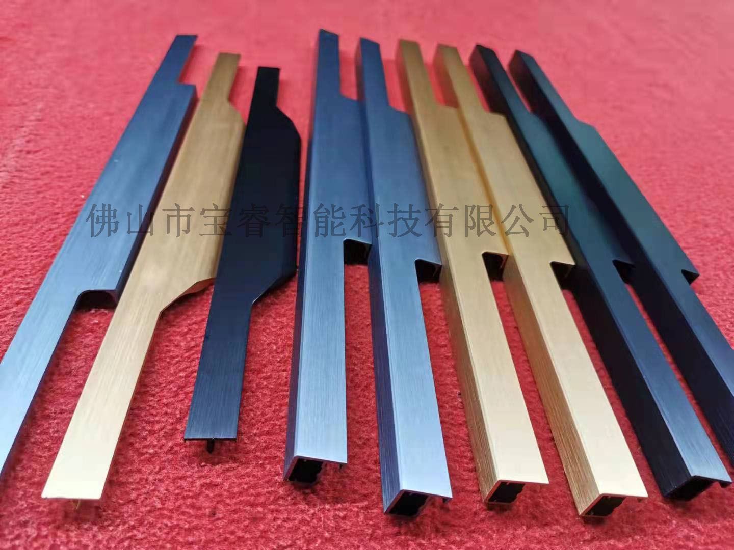 厂家直销不锈钢管包装机 长条铝材拉手自动套袋机铝材枕式包装机图4