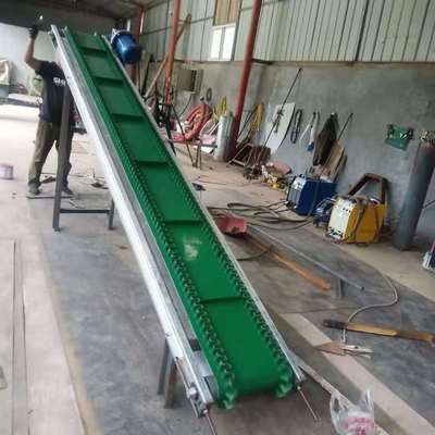 自动化倾斜爬坡皮带运输机裙边挡板不漏料传送带胶带上料机图2