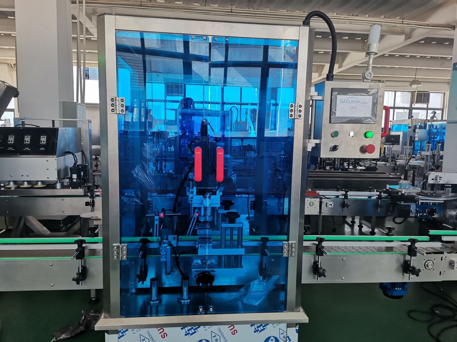 洗发水 沐浴露 自动灌装旋盖双面贴标生产线图2