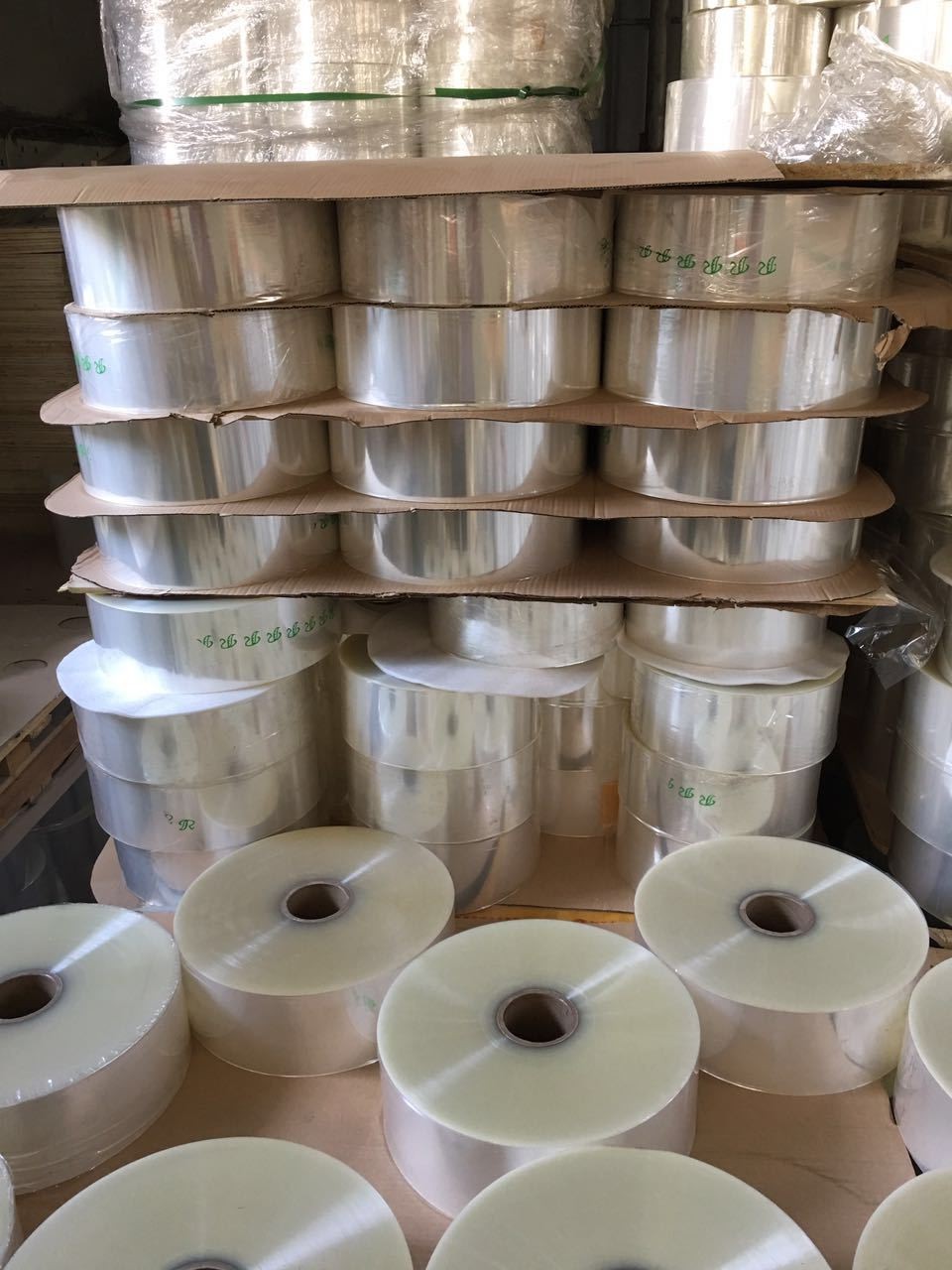 厂家定制 BOPP热收缩膜 烟膜 烟包膜 面烫膜 玻璃塑封膜 透明卷膜图2