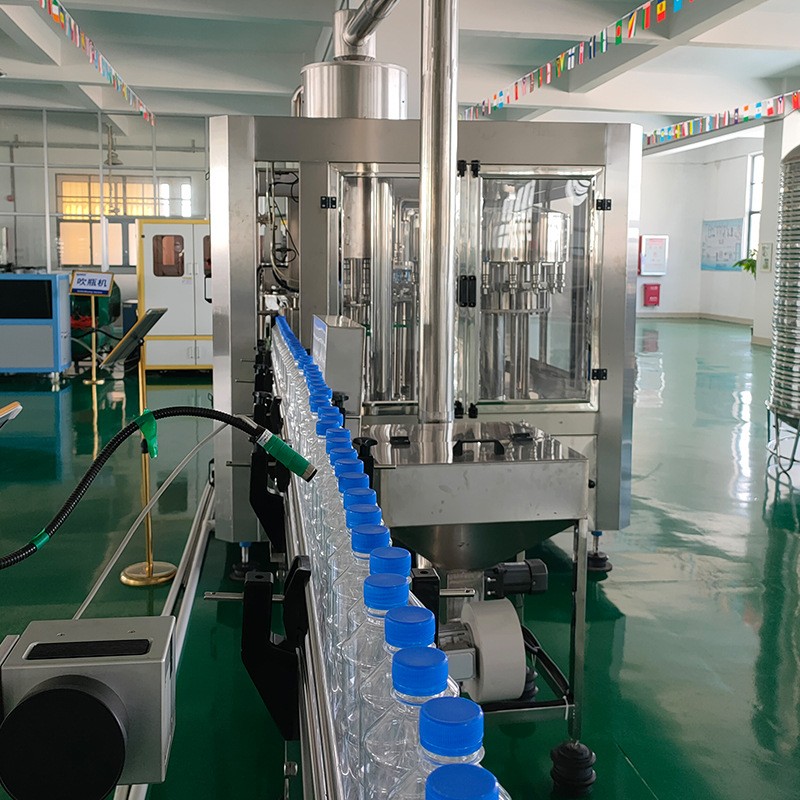 小瓶灌装机三合一全自动灌装设备液体饮料纯净水灌装生产线定制图5