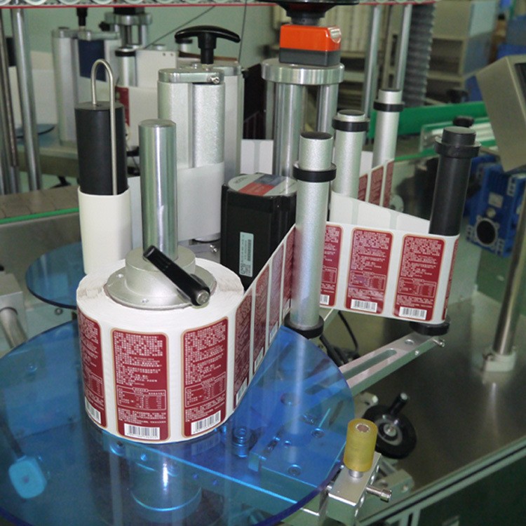 全自动双侧面贴标机 自动双面洗衣液贴标机 立式全自动方瓶贴标机图3