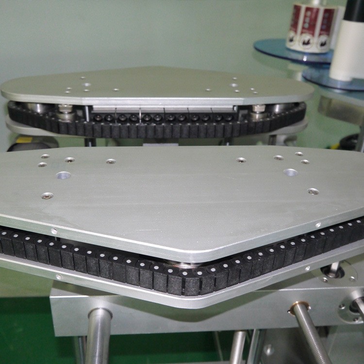 全自动双侧面贴标机 自动双面洗衣液贴标机 立式全自动方瓶贴标机图4