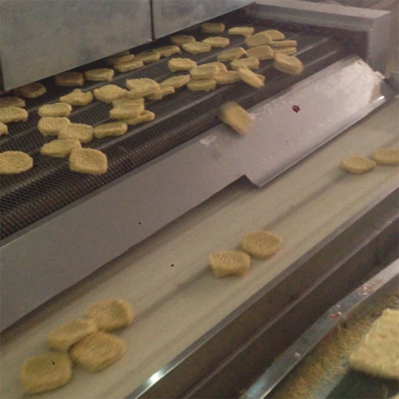自动化小型食品方便面生产线耐磨圆形模盒网带输送机食品设备图5