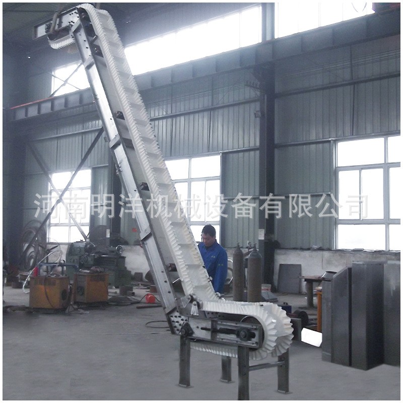 爬坡式大倾角皮带输送机全封闭式口罩输送设备 明洋机械图3