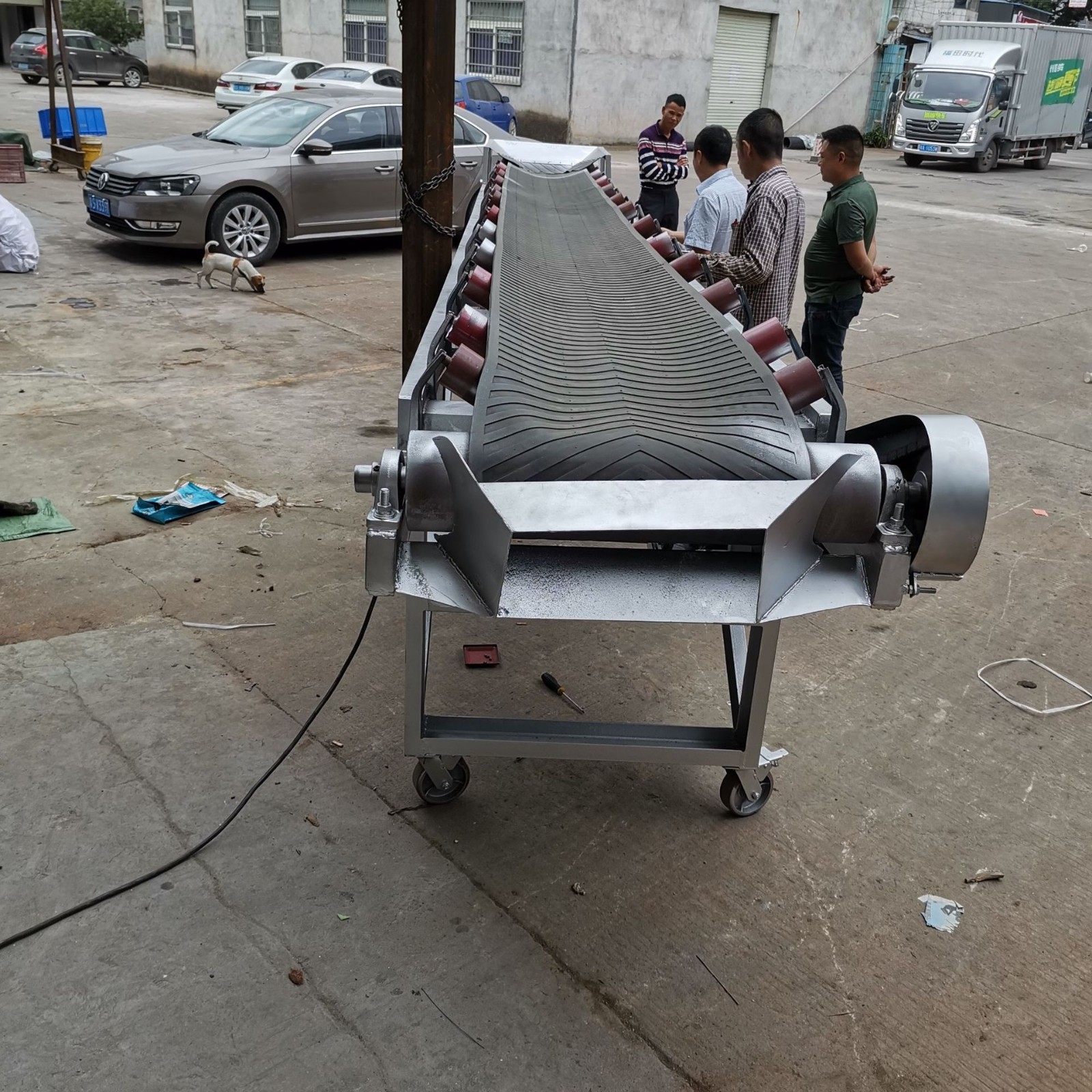 广东厂家皮带电动滚动输送机 输送散装袋装传送带 长度8米图3