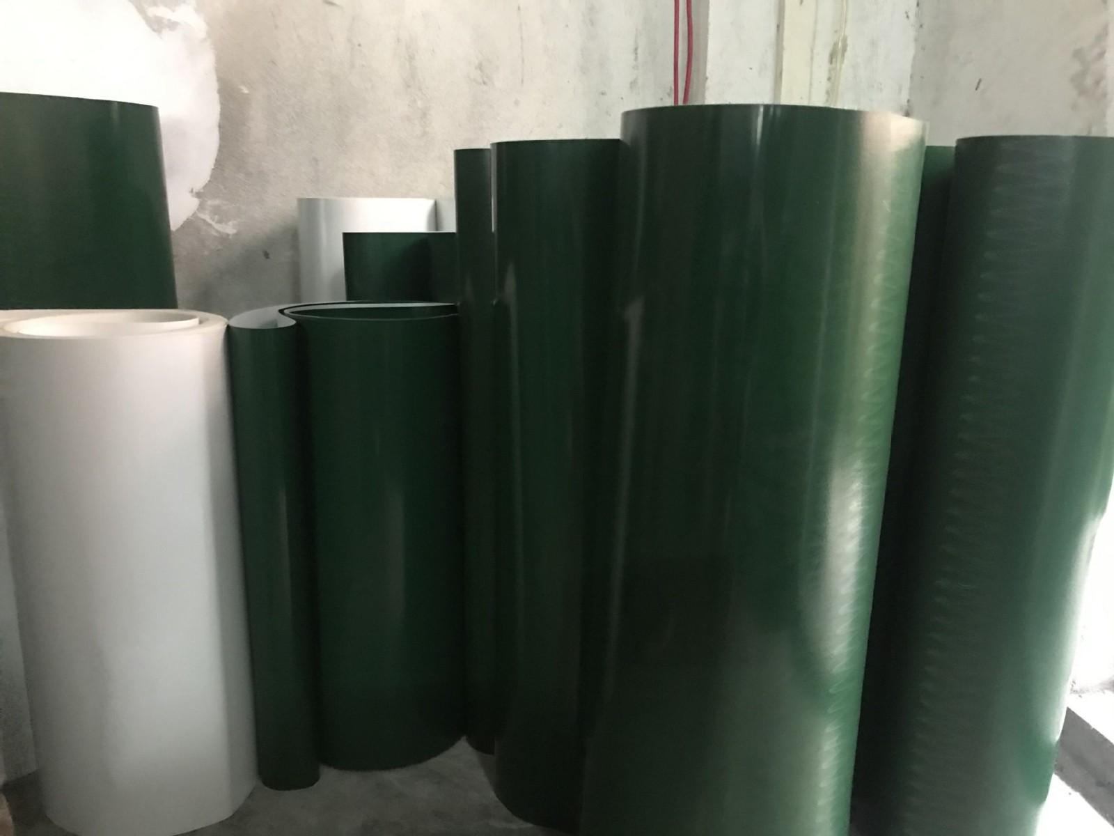 PVC绿色轻型平面流水线工业皮带爬坡提升机运输输送带传送平皮带图4