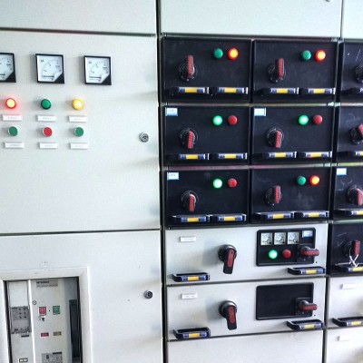 供应成套抽出式开关柜工业防护MNS柜低压电力电能配电动力柜批发