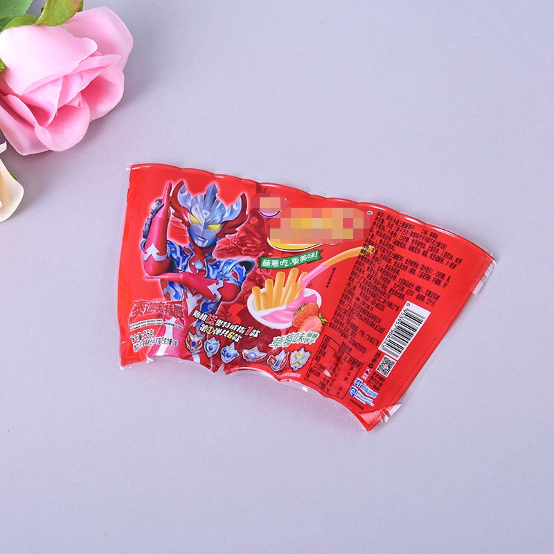 PVC收缩膜背胶标签朱古杯收缩膜标批发开心蛋标签热熔胶标签图5