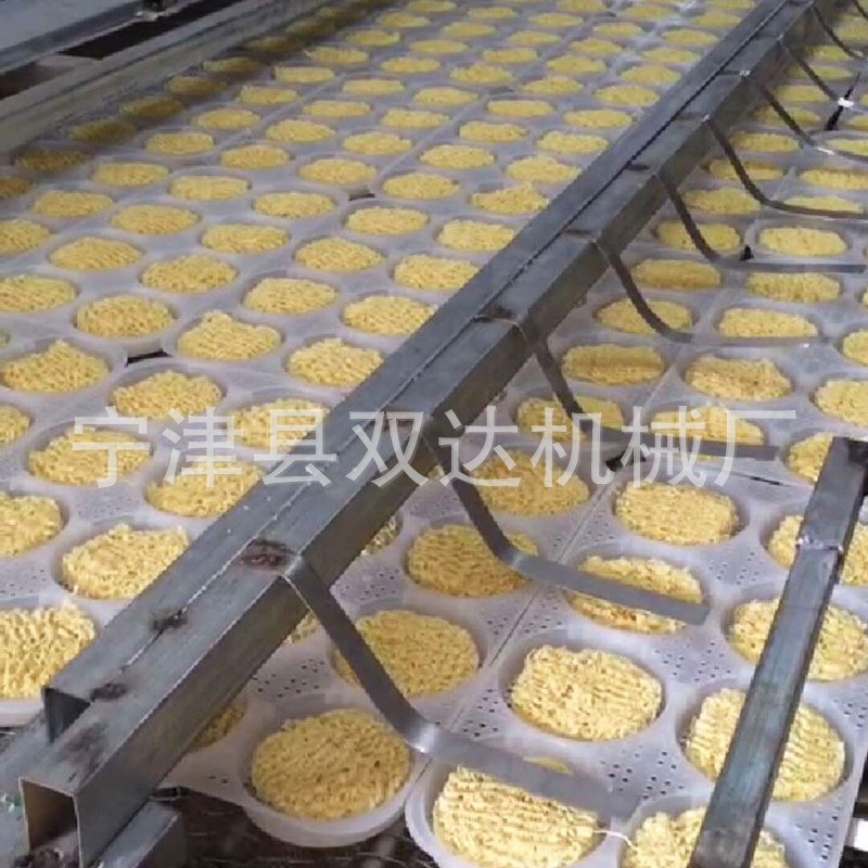 小型方便面生产线厂家直销非油炸全自动干脆面机方形圆形烘干面线图2