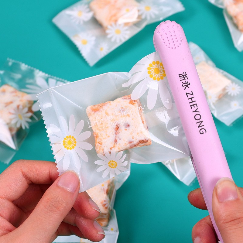 原创透明白底小雏菊牛轧糖雪花酥包装袋曲奇冰皮月饼蛋黄酥机封袋图2