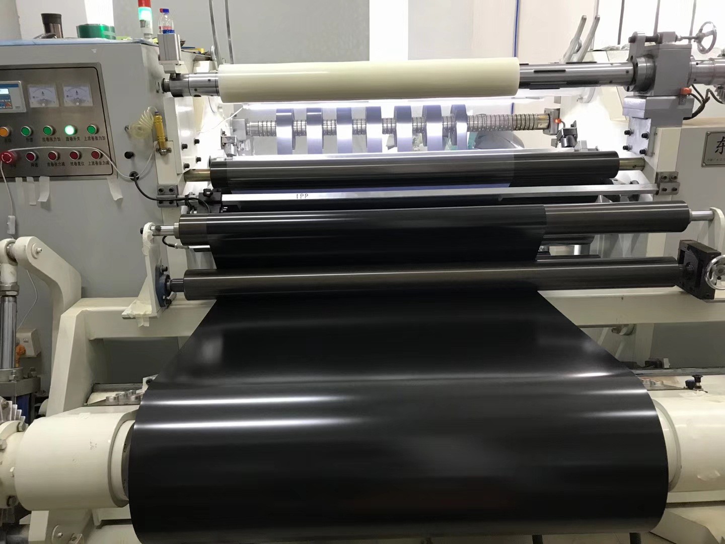 阻燃黑色pc卷材储能pack包新能源汽车动力电池用绝缘麦拉膜pc卷材图2