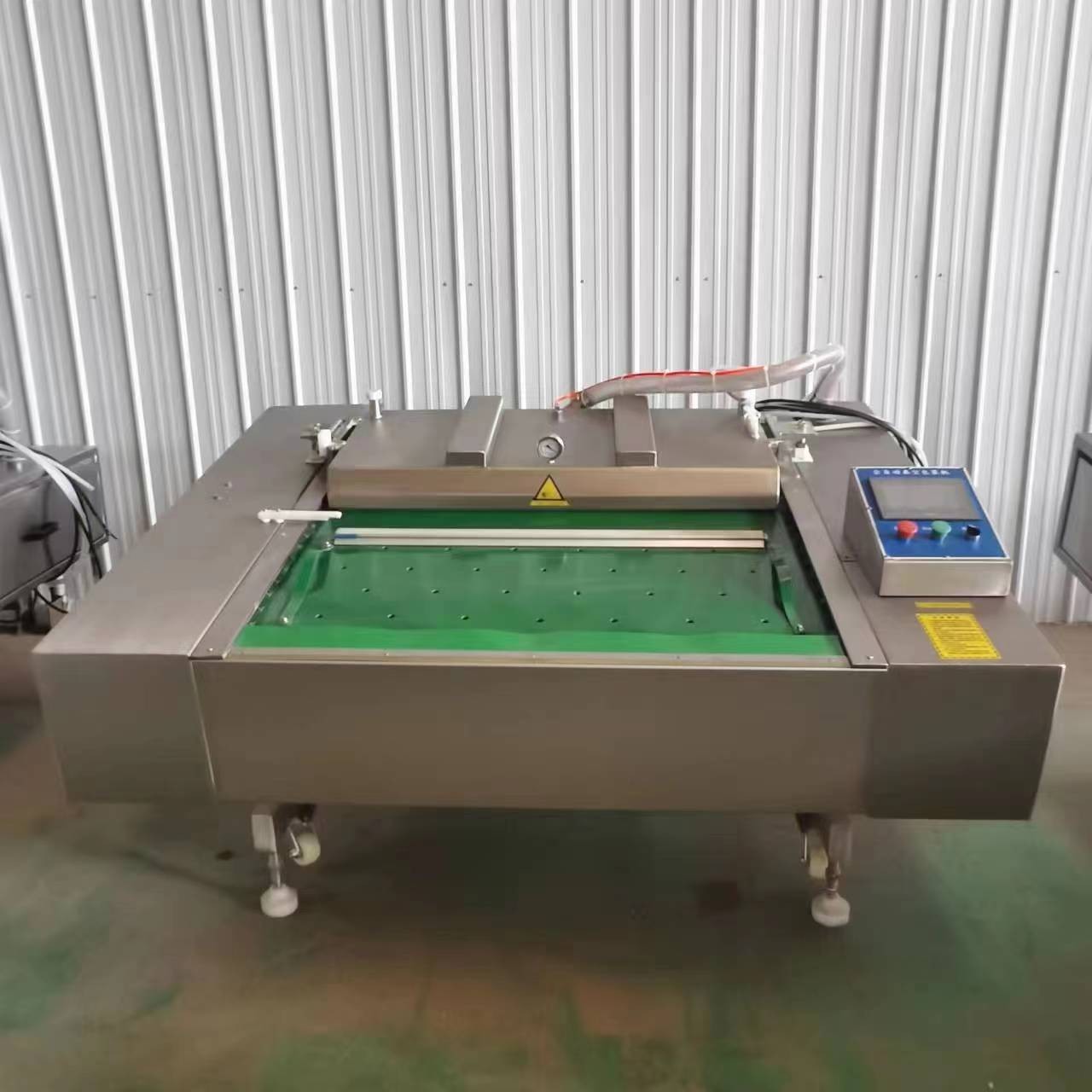 预制菜连续式滚动真空包装机无骨鸡爪真空包装机肉制品包装机图4