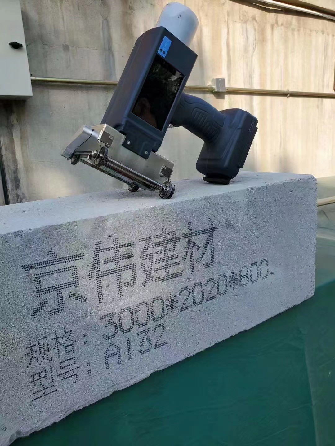 手持电线杆喷码机水泥制品 多行打印打码机喷字机图2