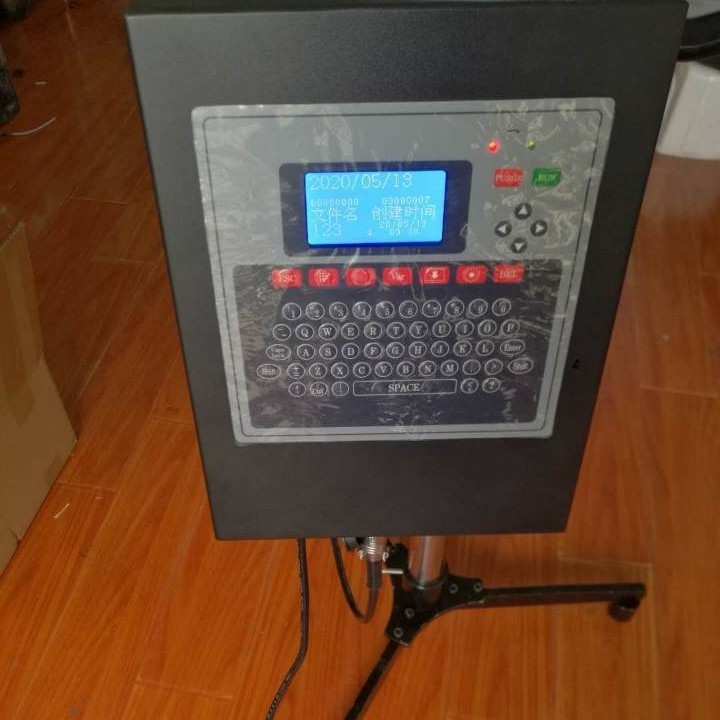 在线式大字符喷码机点阵喷码水泥袋牛皮纸袋面粉袋编织袋钢管等图2