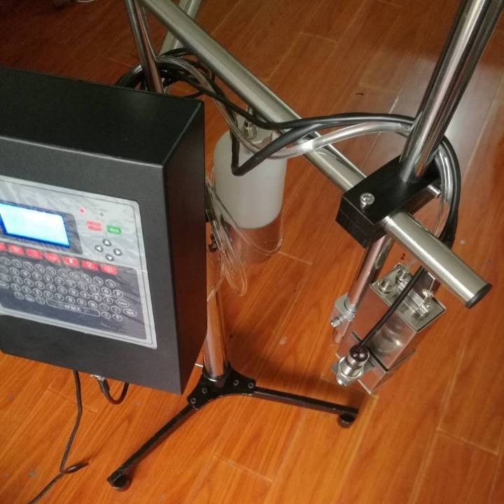 在线式大字符喷码机点阵喷码水泥袋牛皮纸袋面粉袋编织袋钢管等图3