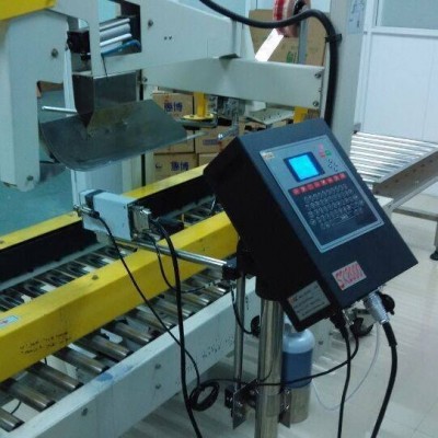 在线式大字符喷码机点阵喷码水泥袋牛皮纸袋面粉袋编织袋钢管等