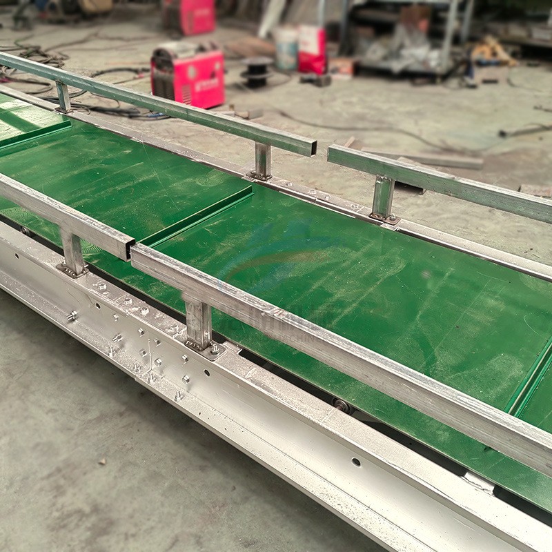 PVC挡板皮带输送机矿泉水纸箱挡板传送带上料传送带